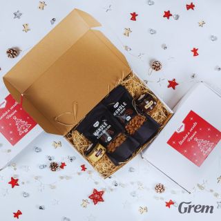 Nevíte si rady jak potěšit své blízké na Vánoce?🎄 Udělejte jim radost našim vánočním boxem 🎁 plným dobrot🤍. Vytvořili jsme...